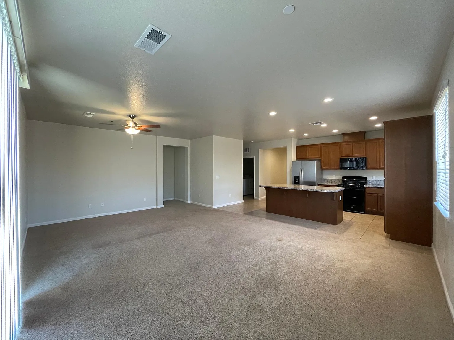 4 bed, 1750 sqft, $2,400 — Photo 3