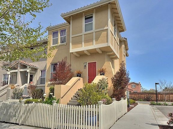 3rd image of 54 N Buena Vista Ave
