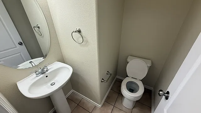 676 W Lisbon Ln — Photo 17