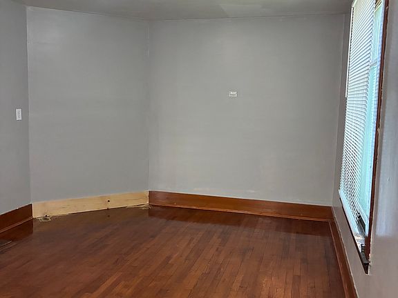 3rd image of 3228 Seneca St