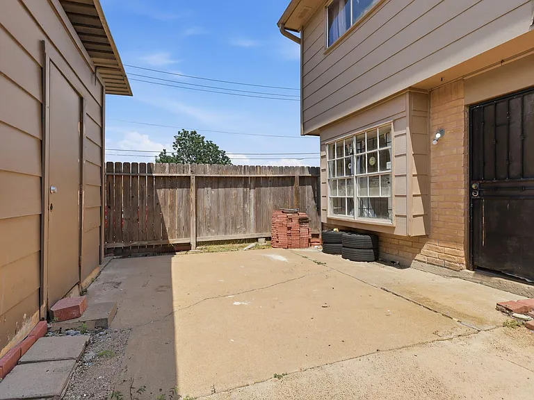 12449 Sharpview Dr #2449 — Photo 22