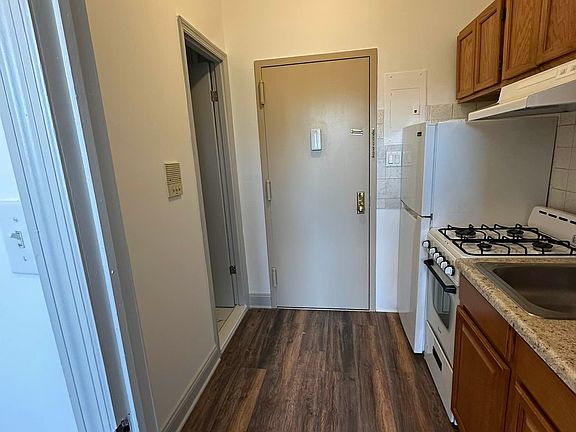 3rd image of 181 Skillman Ave APT 2A