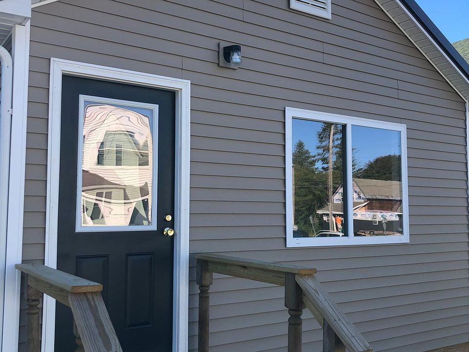 1st image of 806 Helen St