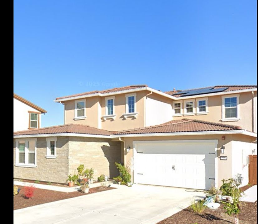 1st image of 209 Arbor Ct
