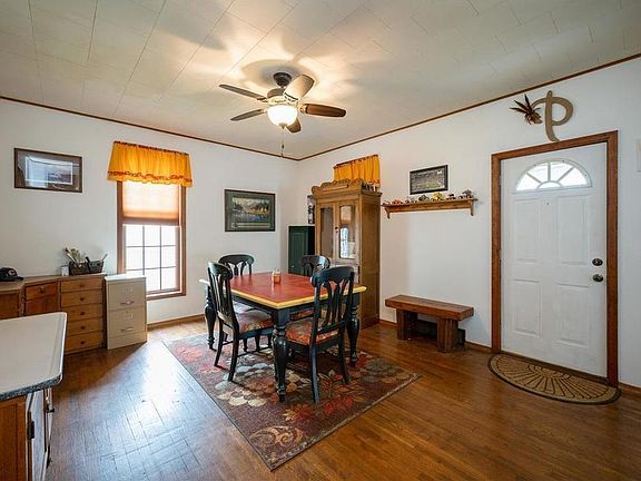 4th image of 609 W Robinson St
