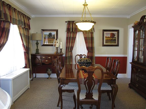 Dining Room, Hardwood Floors