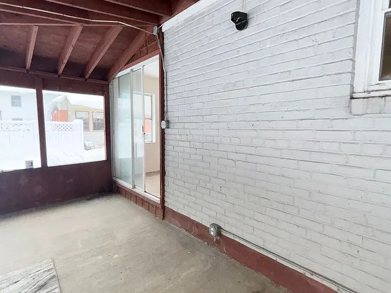 110 Victory Dr — Photo 18