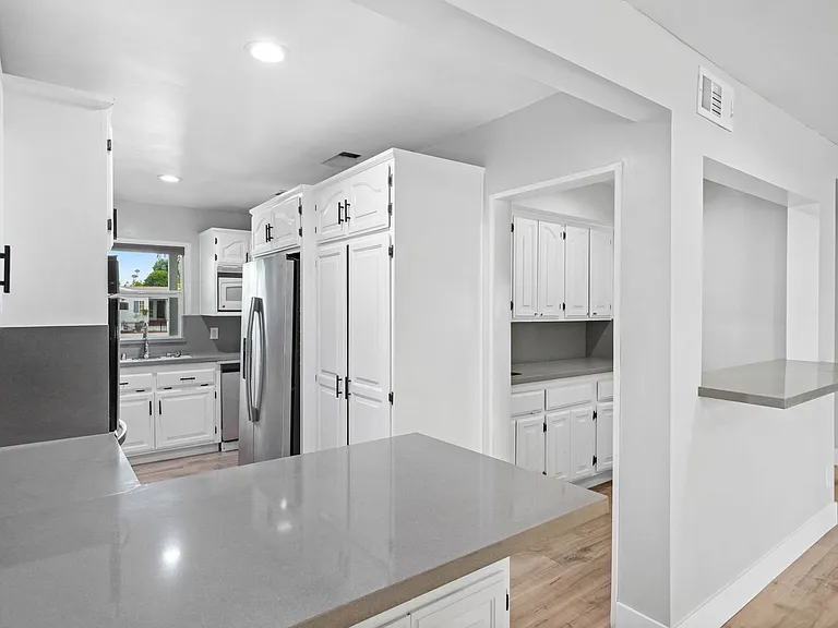 20450 Bassett St — Photo 11