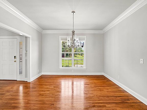 5th image of 2 Lake Lennox Dr