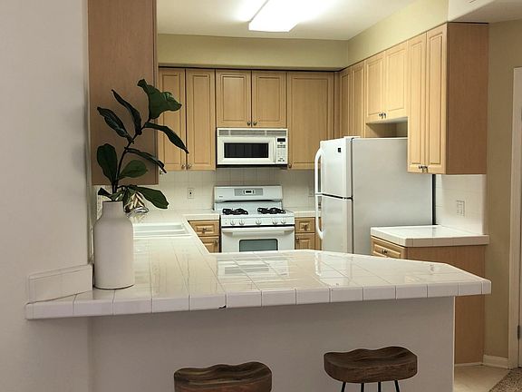 4th image of 436 E Poli St Unit 406