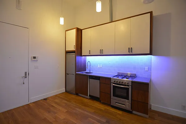 Rented by Hagstrom Management Inc | media 29