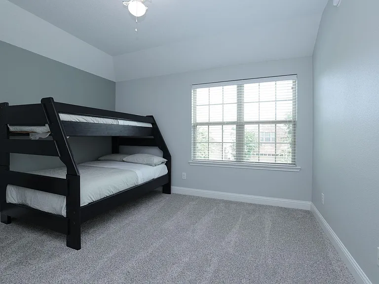 19 Canterborough Pl — Photo 32