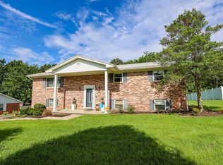 215 Windmill Dr, Paducah, KY 42001