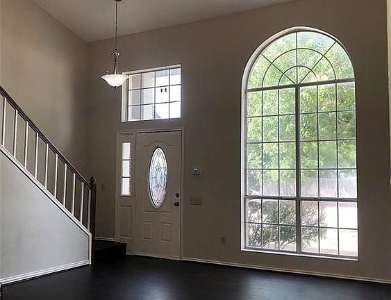 2nd image of 2905 Deanne Ct