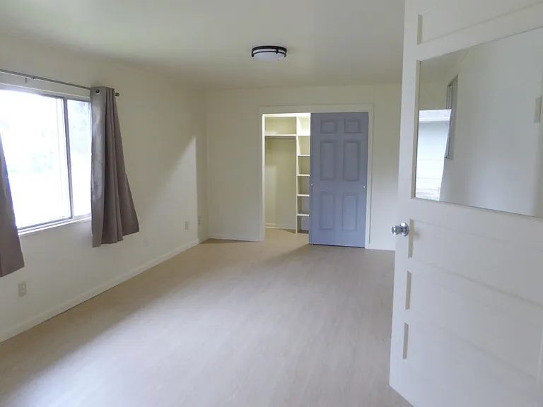 3400 E Locust St — Photo 10
