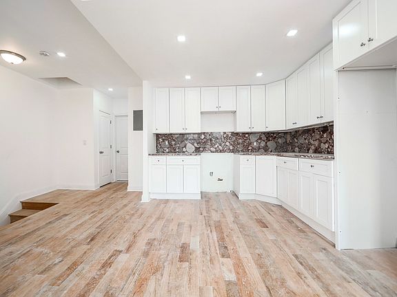 4th image of 1041 Evergreen Ave