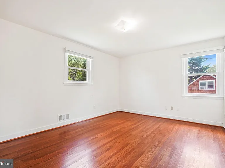 500 Derrydown Ln — Photo 10
