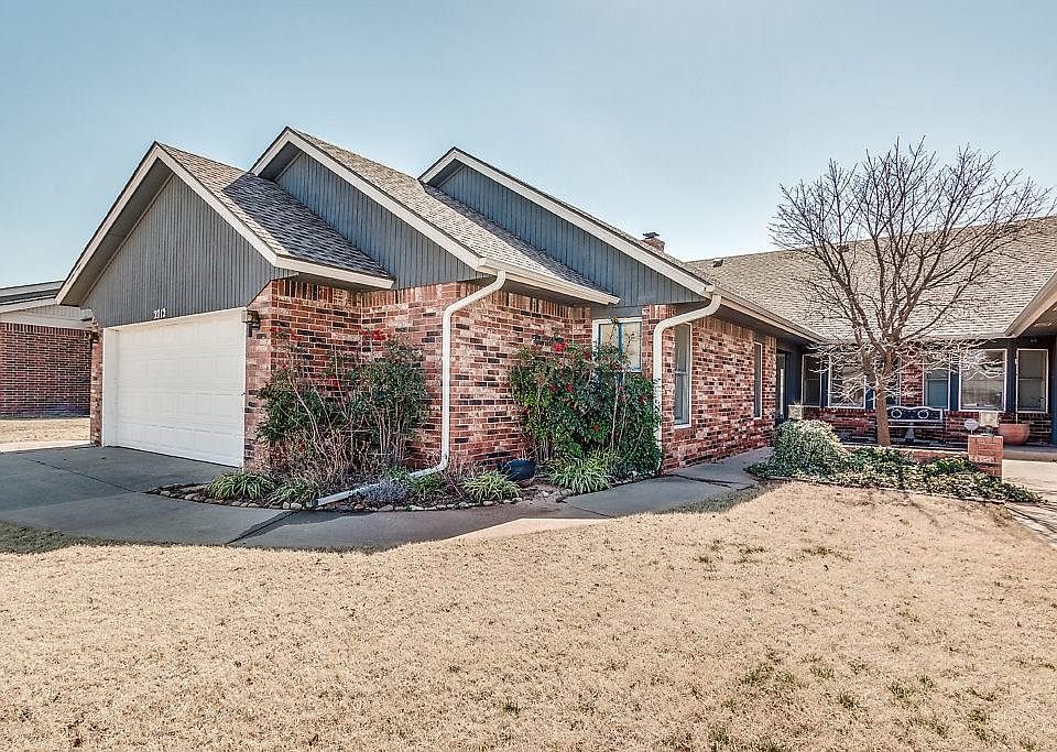 1st image of 2712 Silvertree Dr