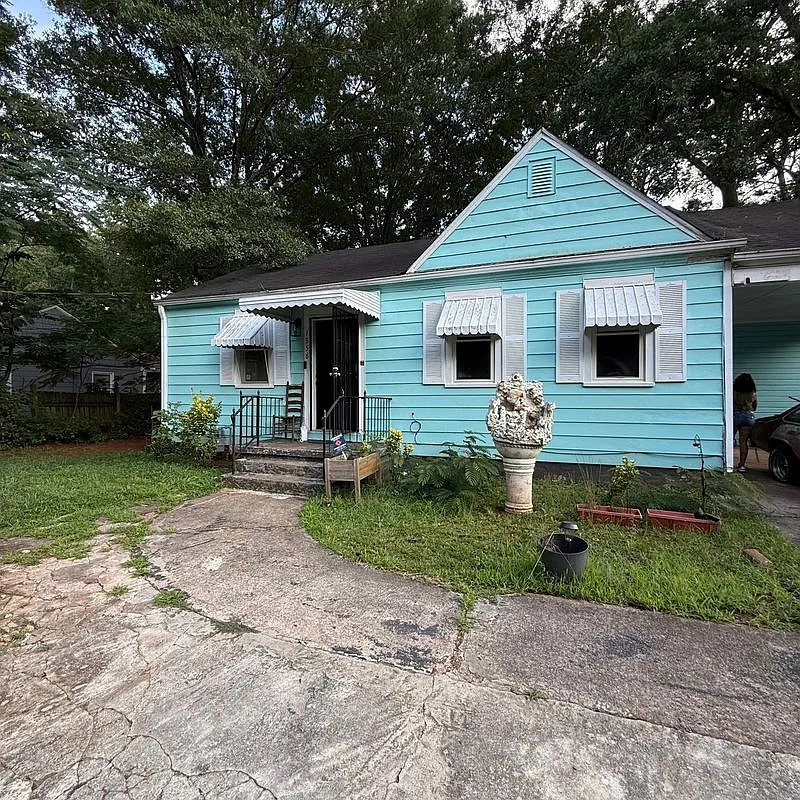 2 bed, 1.0 bath, 816 sqft, $1,300 — Photo 1