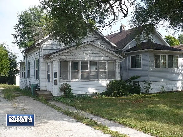 304 Comstock St photo 1