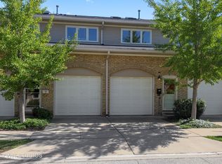 11 Rienzi Ln, Highwood, IL 60040