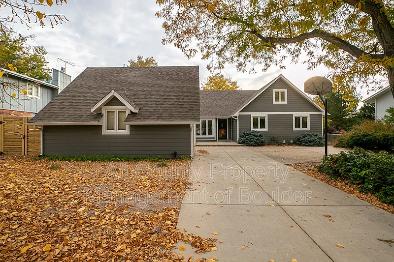 Building Photo - 470 W Sutton Cir