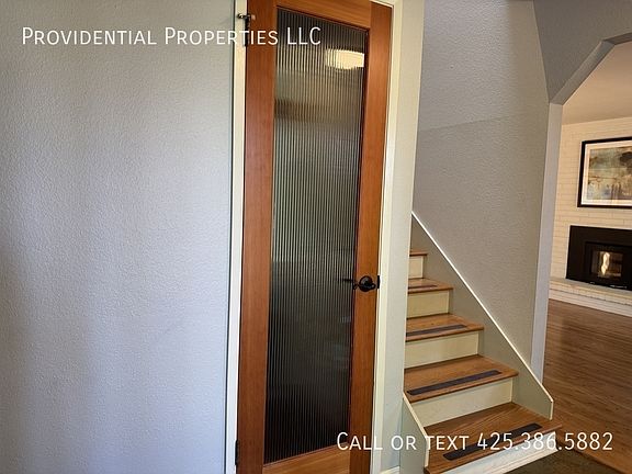 2nd image of 3047 W Lake Sammamish Pkwy NE