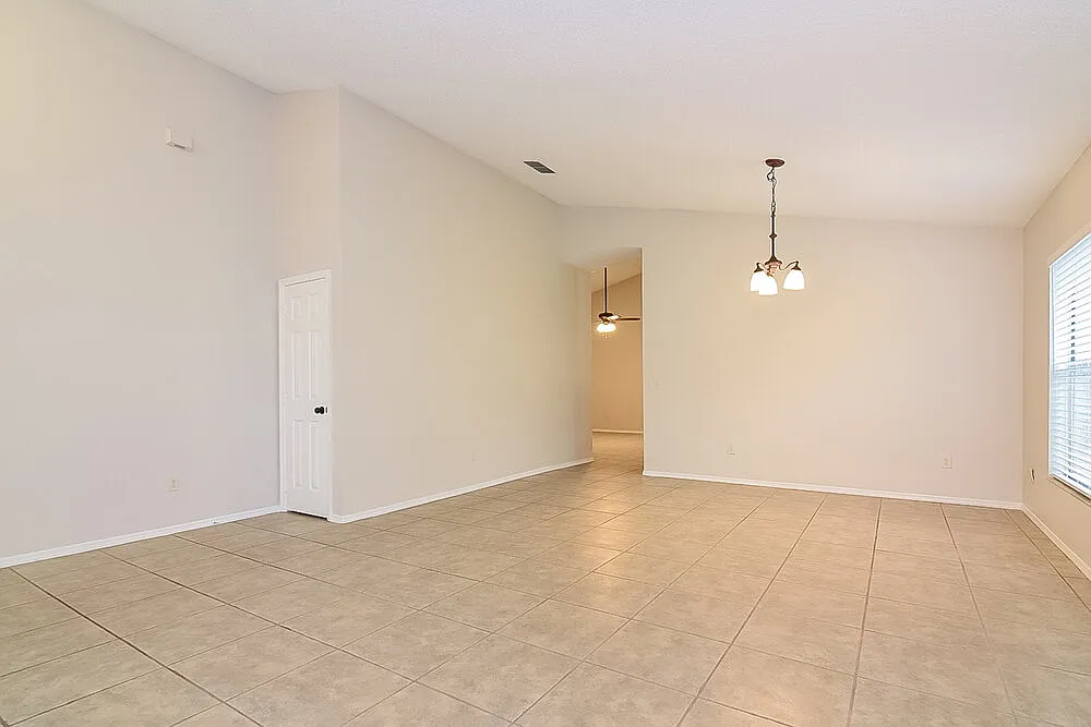 3 bed, 2.0 bath, 1786 sqft, $2,455 — Photo 3