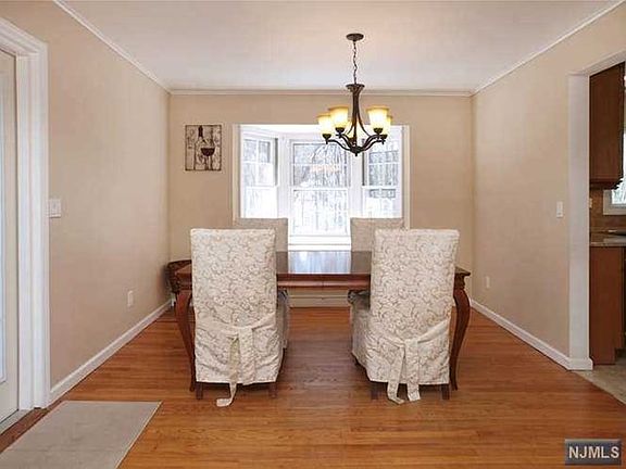 4th image of 77 Brookview Dr