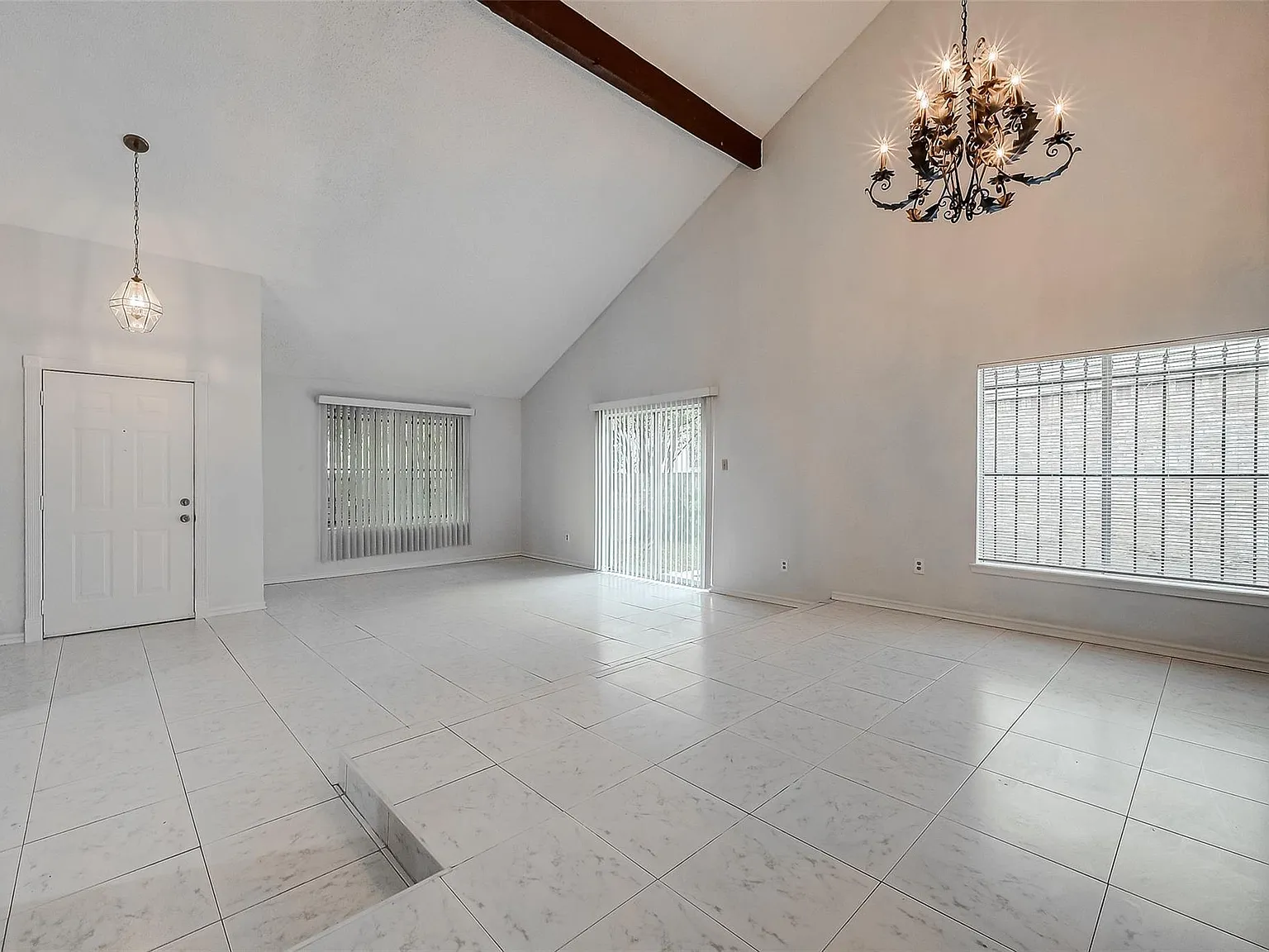 4 bed, 2.5 bath, 2294 sqft, $2,350 — Photo 4