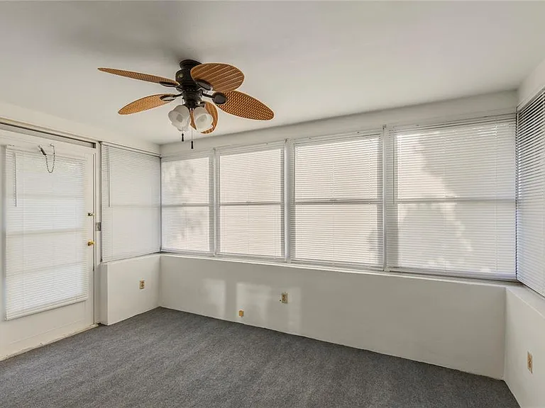 1248 Lazy Lake Rd W — Photo 16