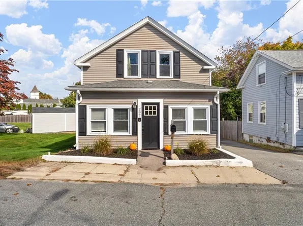 297 Pulaski St, Coventry, RI 02816