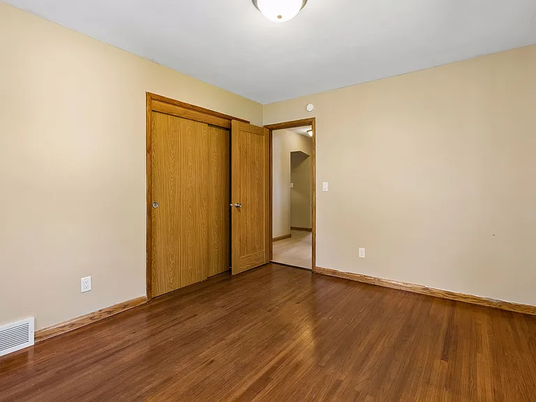 1099 Felix St — Photo 18