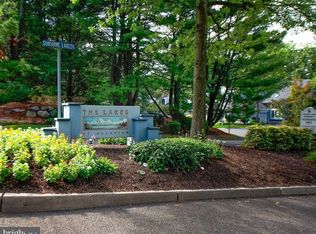 203 Sunshine Lakes Dr, Voorhees, NJ 08043