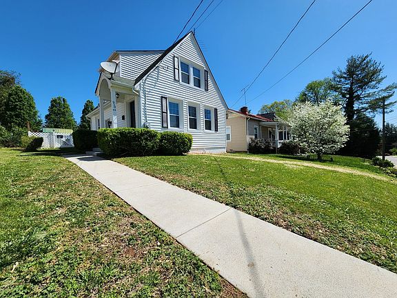 2nd image of 910 Dearing St