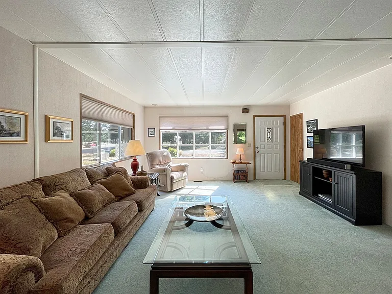 121 Ivy Ln — Photo 8