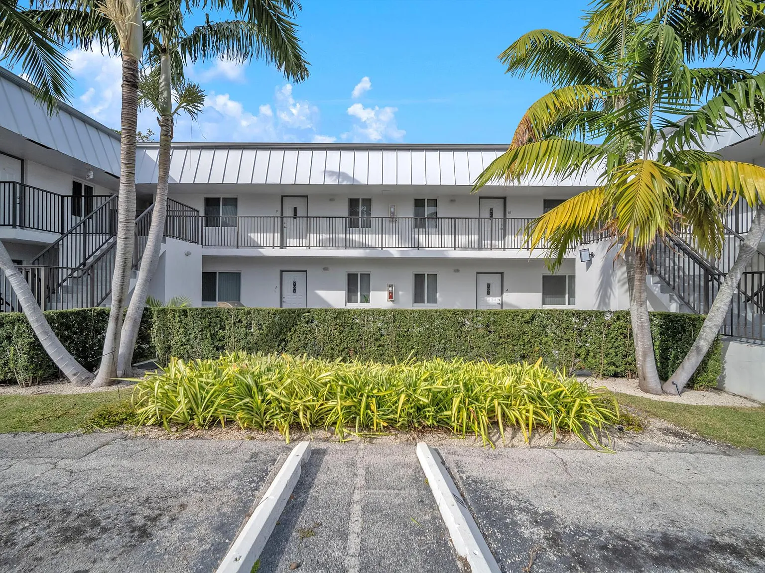 2 bed, $1,950 — Photo 1