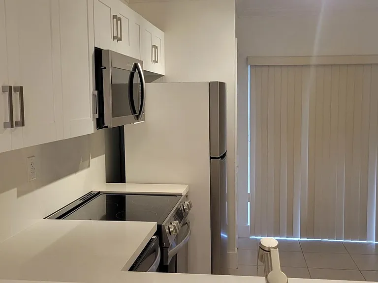 970 NE 34th Ave #103 — Photo 6