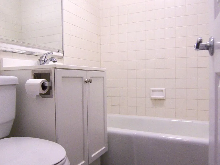 906 Amsterdam Ave #2D — Photo 5