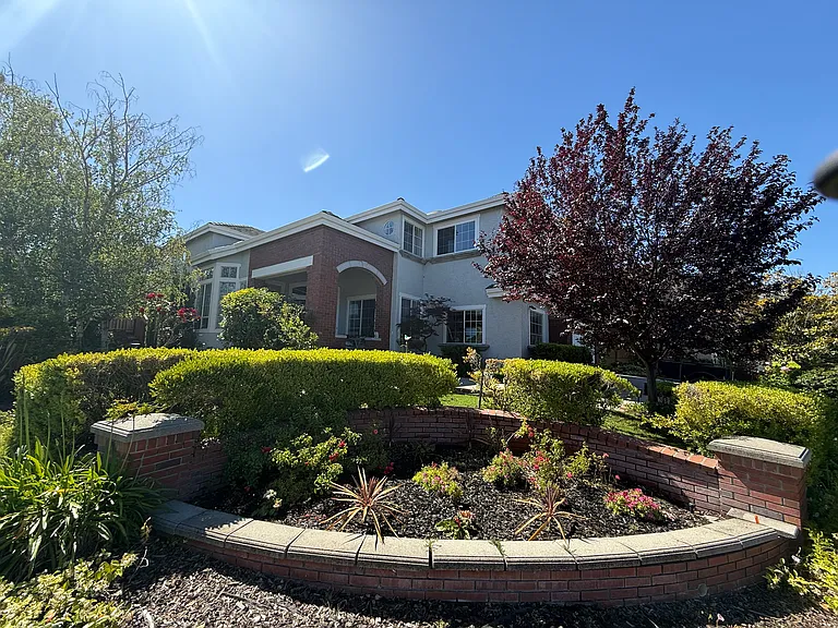 400 Jonathan Ridge Dr — Photo 1
