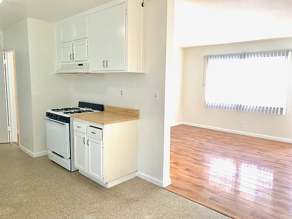 4th image of 6537 Woodley Ave APT B