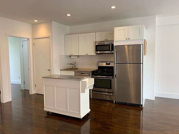 3rd image of 85 Douglass St #3