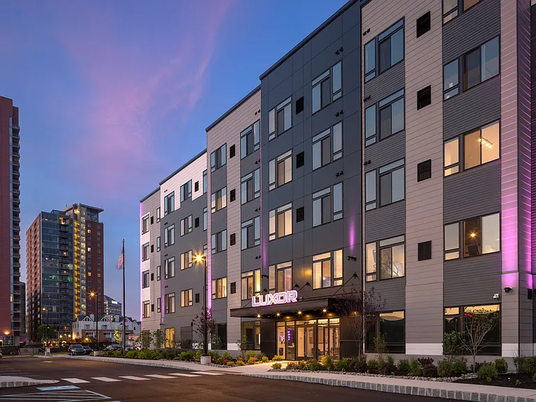 Luxor Lifestyle Apartments Wilmington — Photo 1