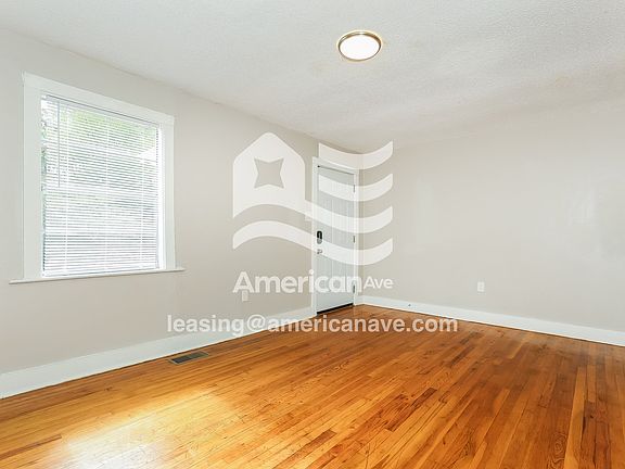 750552_003_wm_-_living_room_13253432.jpg