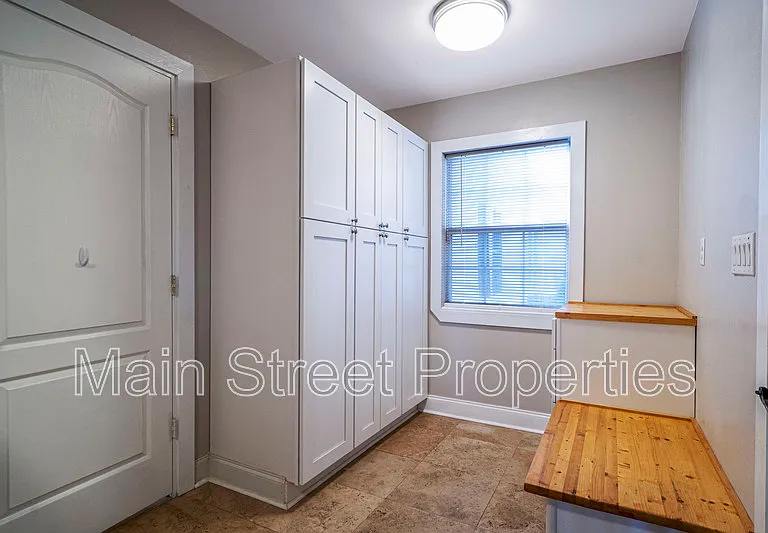 1915 E Avery St — Photo 18