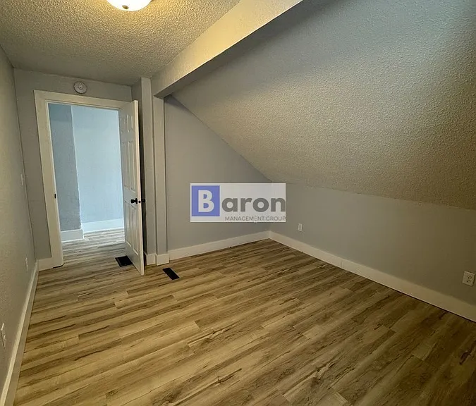 205 E Victoria St — Photo 5