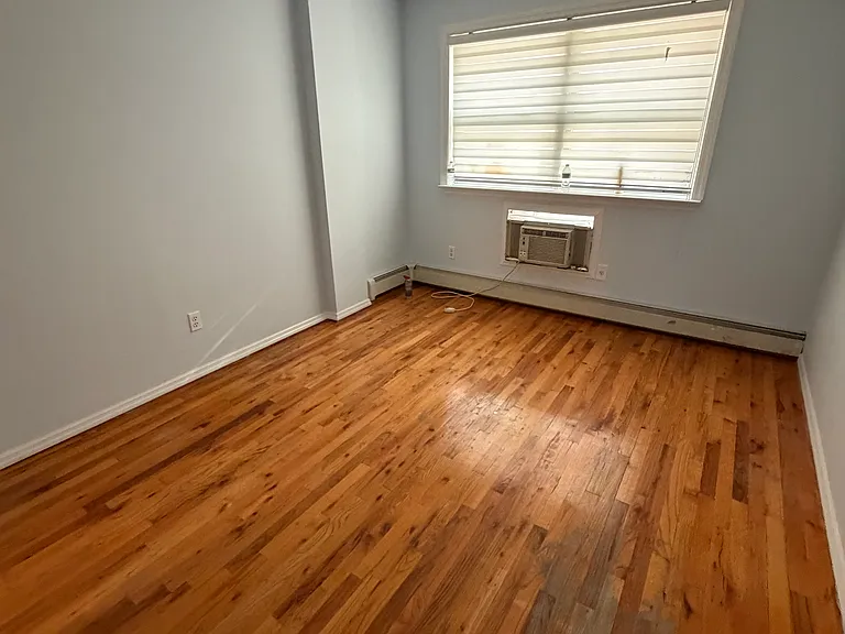 Bay 38 St — Photo 9