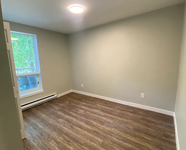 203 Elmwood Ave E — Photo 22