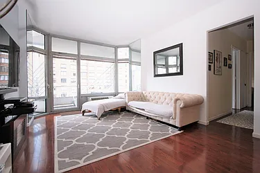 Rented by R New York