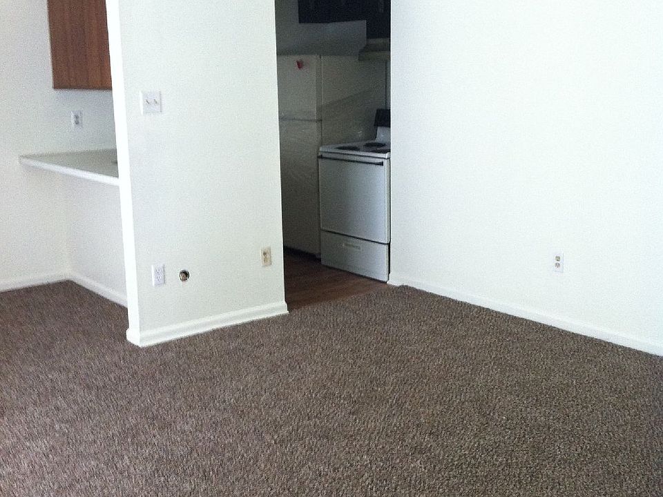 2nd image of 4526 Elliot Ave APT D
